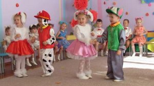 Алинка,  8 марта в саду, танец собачек.