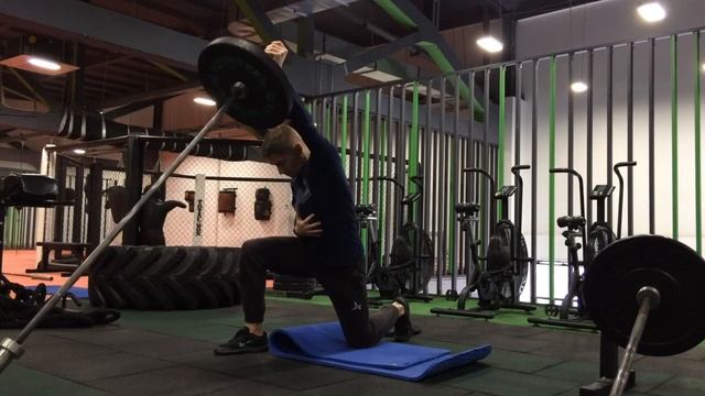 Жим вертикальный с лэндмайн с колена смотреть онлайн