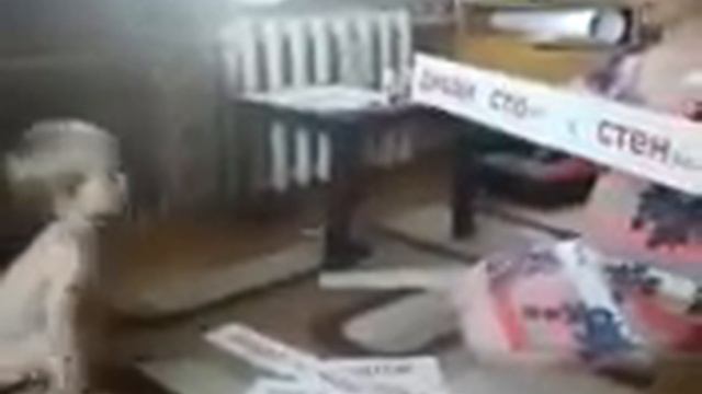 Умничка Максим (2года и 3 мес) радуется своим успехам в чтении
