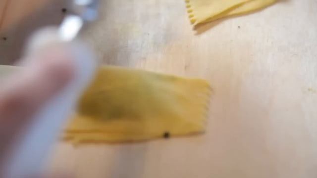 Homemade ravioli with spinach and ricotta - italian style HD смотреть онлайн