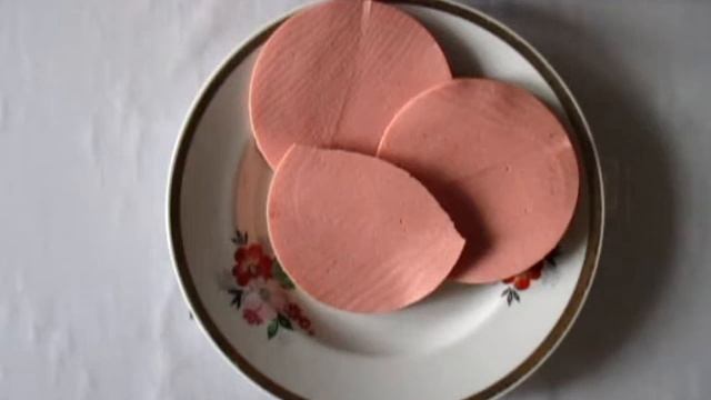 Колбаса варёная "Телячья Люкс" "Мясодел". Колбаса телячья, но почему в составе нет телятины?