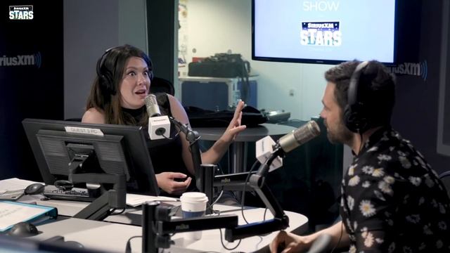 Sebastian Stan Went Undercover at Comic-Con смотреть онлайн