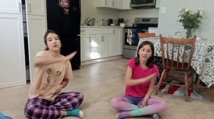 А вот лодка на море Галилей. христианская песня с движениями. очень весело и просто!!!!