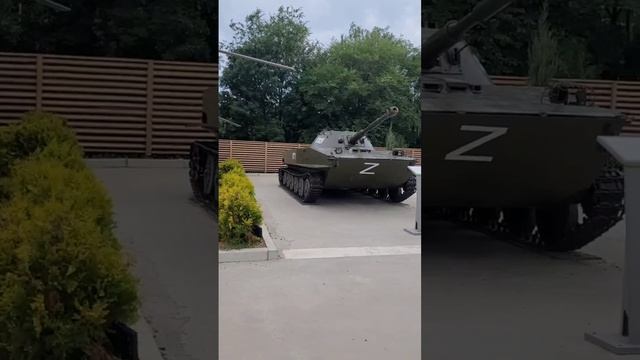 Анапа, Сквер военной техники, самолеты, танк, вертолет