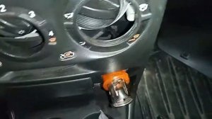 Замена прикуривателя, снятие консоли на Fiat Punto 2 рестайлинг