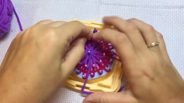 Вязание цветов Тенерифе Прибор Flower loom tutorial смотреть онлайн