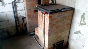 Шахтный котел из кирпича. Работа на минимальной мощности.