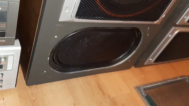 Починил пассивный излучатель на колонках электроника .показываю как он себя ведет в работе. смотреть онлайн