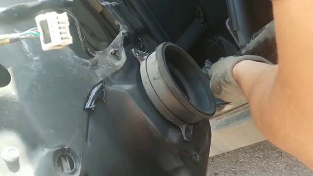 Разборка задней двери Subaru Forester SH 2012года для установки шумоизоляции. смотреть онлайн