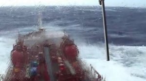 Морское судно в шторм. Ship in storm.