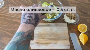 Рецепт сочного салата с грушей, сыром и орехами