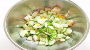 Салат с сыром, огурцом и яйцом