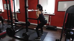 Как научиться приседать с грифом. Разбор техники приседаний