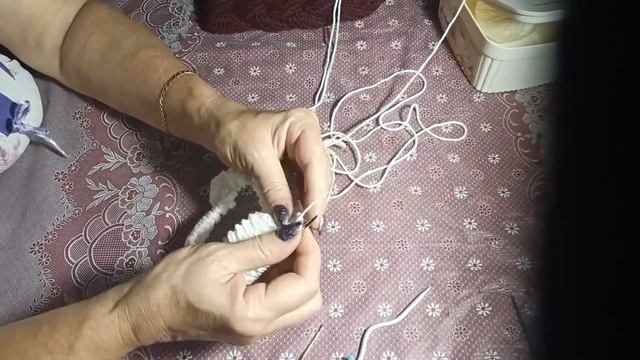 Шапка пышной резинкой с косами смотреть онлайн