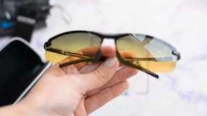 Фотохромные поляризационные солнцезащитные очки от бренда #COSYSUN в спортивном стиле.