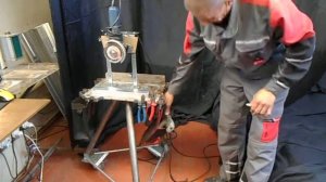 Самодельный мобильный инструментальный рабочий столик со стойкойУШМ .