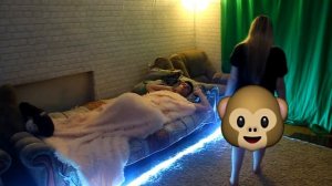 МОЯ ДЕВУШКА ЛУНАТИК! ОНА ЛУНАТИТ ВО СНЕ ПРАНК! ОНА НОЧЬЮ ЧУТЬ НЕ УПАЛА! ПРАНК НАД ПАРНЕМ! DIANA DI