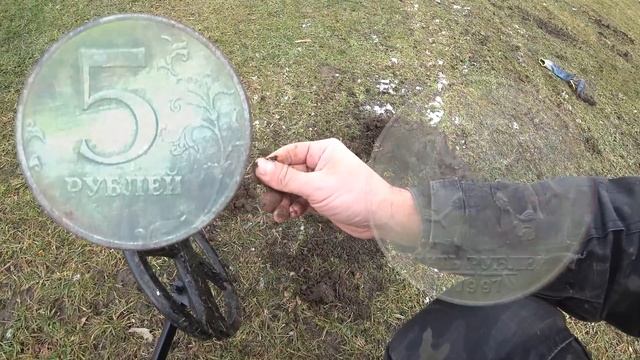 Батюшка показал где был подземный вход в церковь! Здесь никогда не копали! Находки на каждом шагу! смотреть онлайн