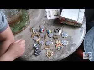 Находки со свалки в Германии, значки , старинные фото, и 20 евро за две вещи.