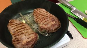 Стейки, готовим на сковороде гриль.