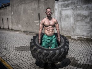 Утренняя тренировка с покрышками.