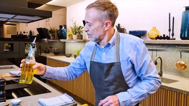 Comment faire un poulet rôti avec le Samsung Infinite Line ? смотреть онлайн