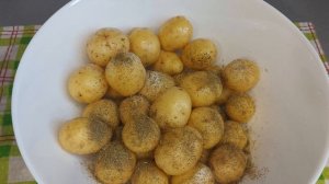Вот НАСТОЯЩАЯ КРОШКА КАРТОШКА!!! самый понятный простой рецепт. МОЛОДАЯ КАРТОШКА В ДУХОВКЕ.