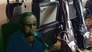 Называл тебя глупышка