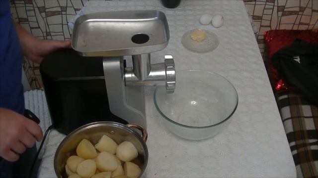 Картофельная запеканка со свининой в микроволновке.