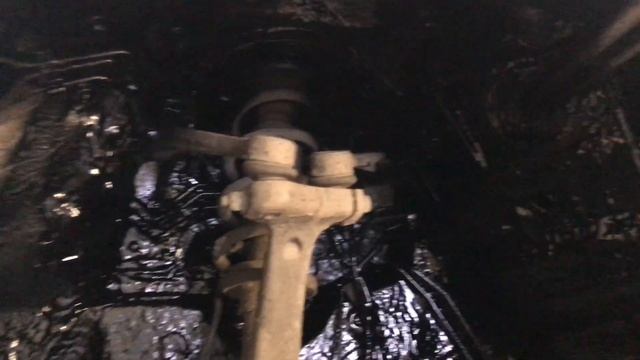 Избавиться от шума шин в салоне можно при помощи обесшумливания арок и подкрылок. Автомобиль Audi A