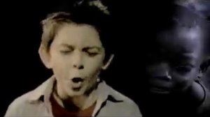 10летний мальчик поет о детях...