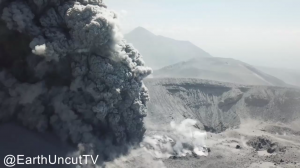 В Японии сняли с дрона извержение вулкана 