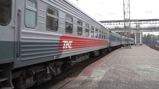 Прибытие ЭП1М-442 с поездом Москва — Ростов-на-Дону