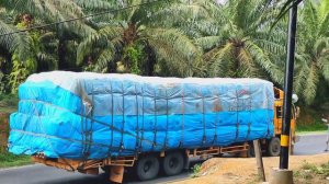 MITSUBISHI FUSO TANGKI MUATAN BERAT KETENGGAK DI TENGAH TANJAKAN EKSTRIM BUKIT KODOK