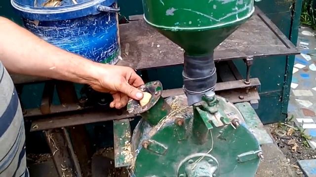 Измельчитель зерна смотреть онлайн