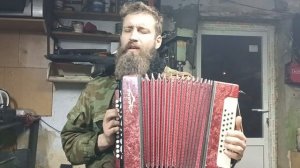 Песня "Проезжала конница по степи широкой " на гармошке в гараже.