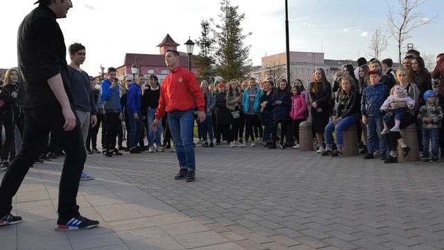 Батл на Тусе 1 на 1 . Танцы смотреть онлайн