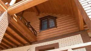 Дом-шале комбинированный размером 14х10 из оцилиндрованного бревна диаметром 260 мм