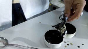 Почему  чернеет моторное масло ? Наглядный эксперимент (рекомендуем посмотреть)