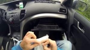 Замена воздушного фильтра салона на Honda Accord '08