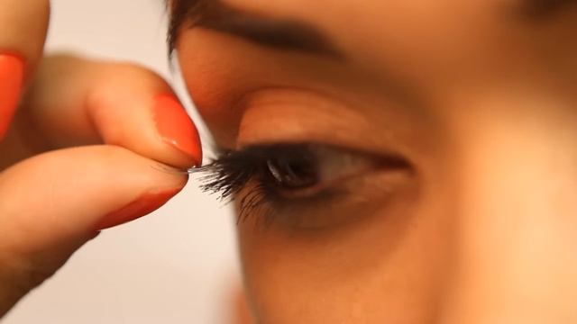 Applying Individual Lashes - Salon Perfect Individual Lash Adhesive смотреть онлайн
