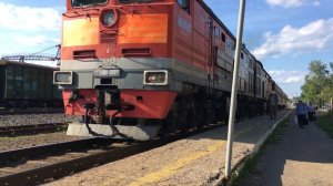 Отправление и прибытие 2TЭ10М-369 С поездом Великая - Киров