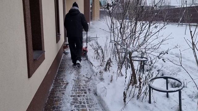 Уборка снега, осмотр пчел тепловизором в -8*С. смотреть онлайн