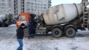 Доставка бетона на стройплощадку.