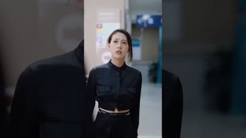 總裁失憶後輕信心機女挑撥,竟找人玷污灰姑娘,灰姑娘直接帶著女兒瀟灑離開,總裁看著她離開的背影心疼了!【萌宝来袭之插翅难逃】#chinesedrama #都市 #短劇#愛情 #爽文 #追妻火葬場