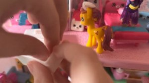 My little pony. Искорка заболела . Мама купи мне пони. Я буду играть.