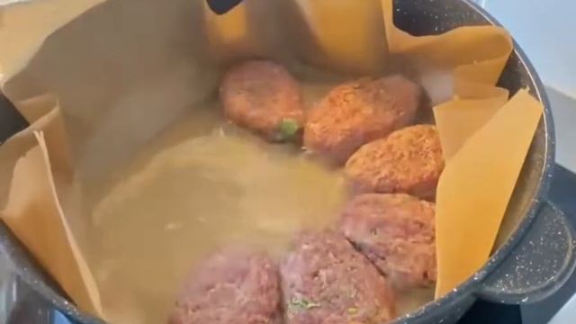 Жарим котлеты не пачкая сковороду смотреть онлайн