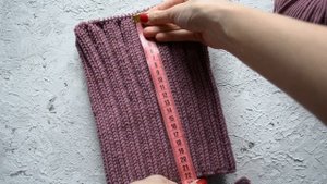 Шапка спицами резинкой 3 на 2 с красивой макушкой МК