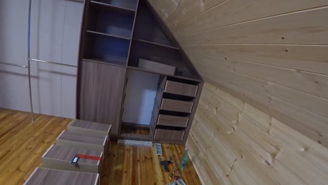Встроенный шкаф на мансарду (вторая комната)