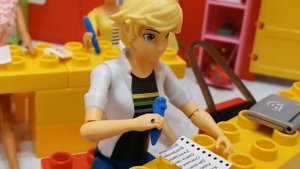 Весь класс Маринетт и Адриана не готов к контрольной